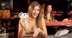 Statistik permainan Texas Poker di cair 138 menunjukkan grafik win-rate dan analisis tangan pemain